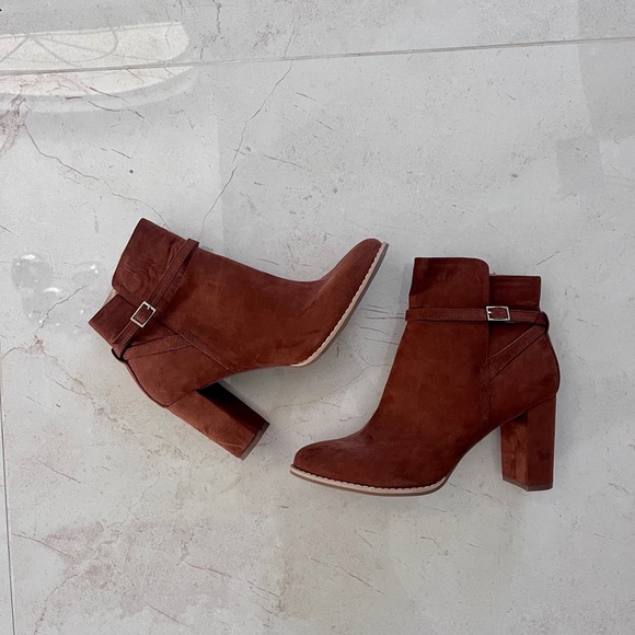 Banana Republic Shoes - NEW Banana Republic brown suede boots - never worn